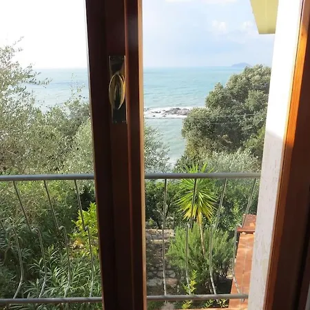 A Due Passi Da E Dal Mare *
